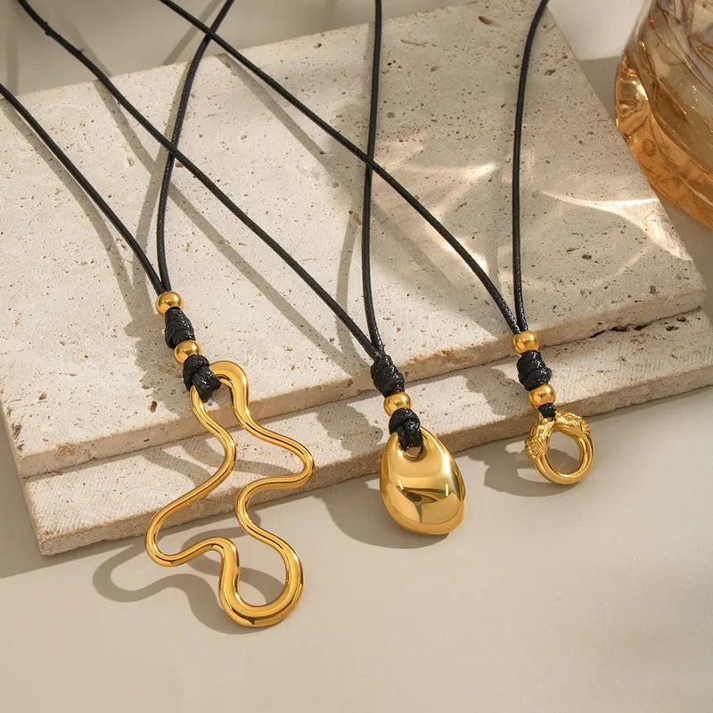 Meca Necklace - Gold plated